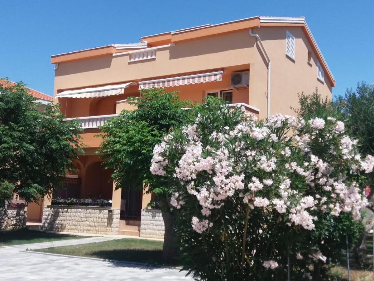 Apartmani Ruza Novalja Exterior photo