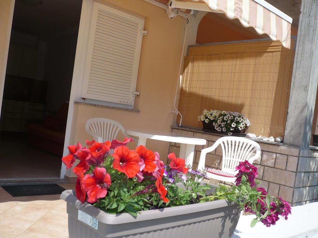 Apartmani Ruza Novalja Exterior photo