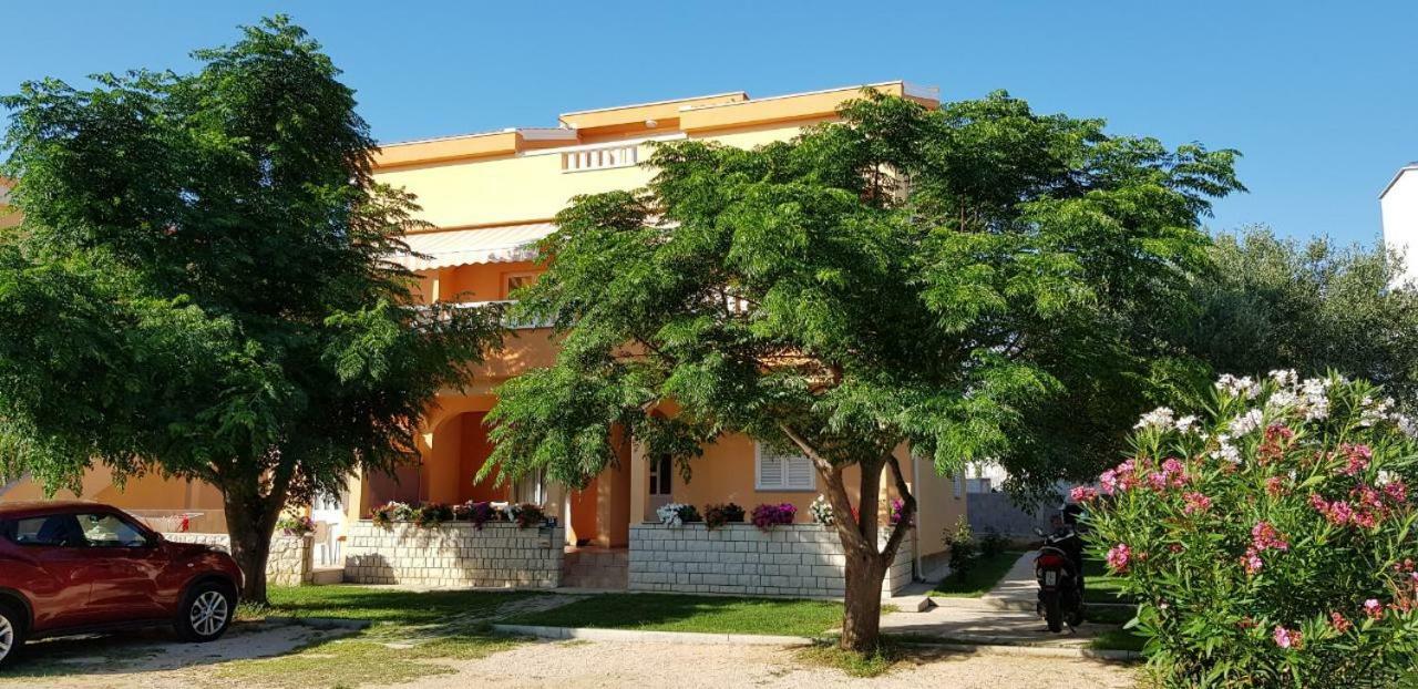 Apartmani Ruza Novalja Exterior photo