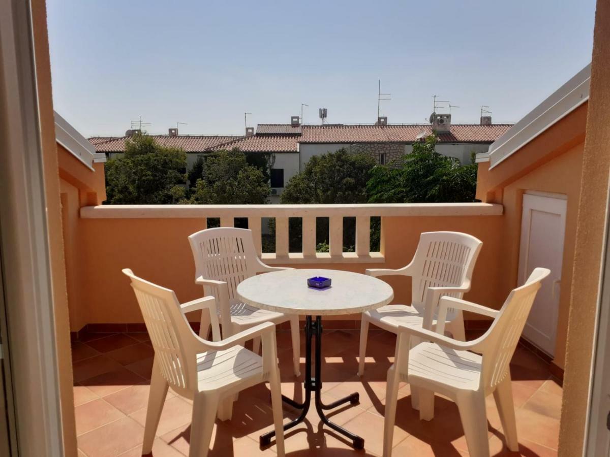 Apartmani Ruza Novalja Exterior photo