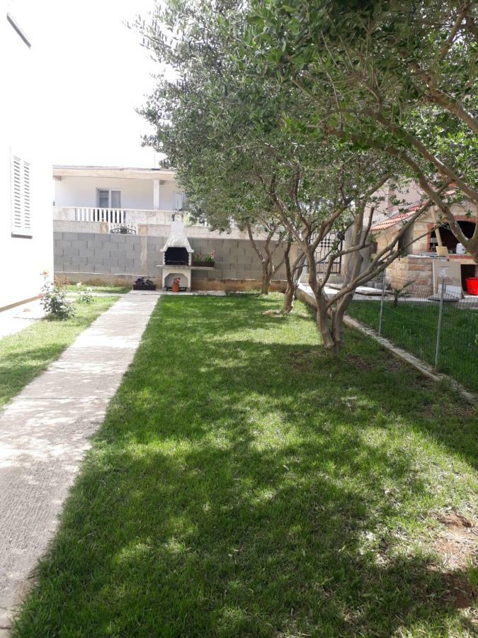 Apartmani Ruza Novalja Exterior photo