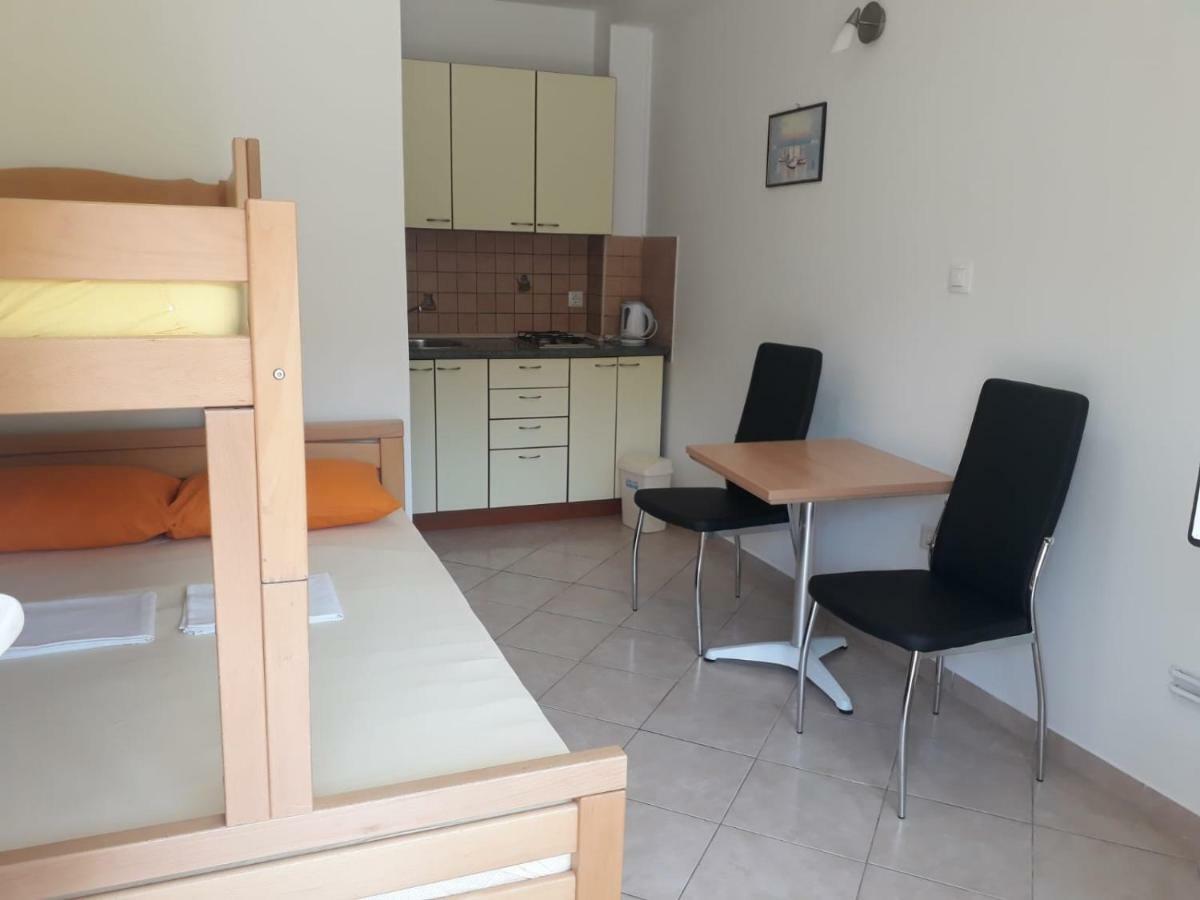 Apartmani Ruza Novalja Exterior photo
