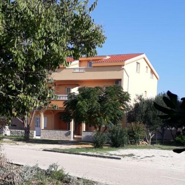 Apartmani Ruza Novalja Exterior photo