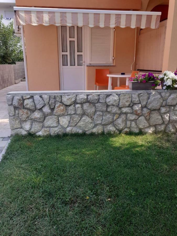 Apartmani Ruza Novalja Exterior photo